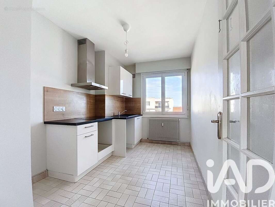 Photo 8 - Appartement à VILLEURBANNE