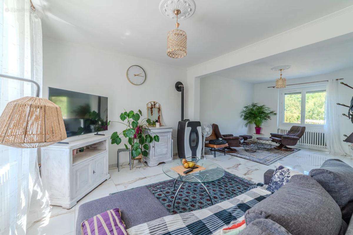 69400 - ARNAS - Maison familiale de 133 m² avec terrain - photo 2