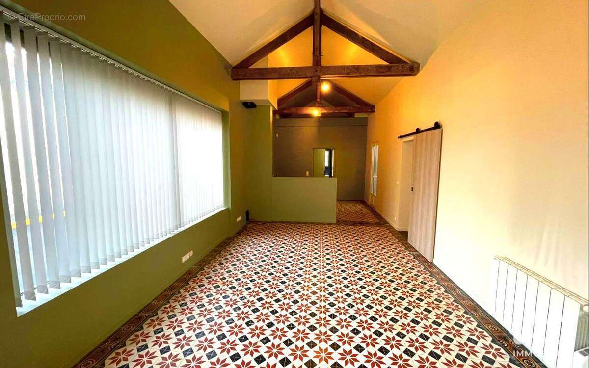 Photo 3 - Commerce à ESBLY