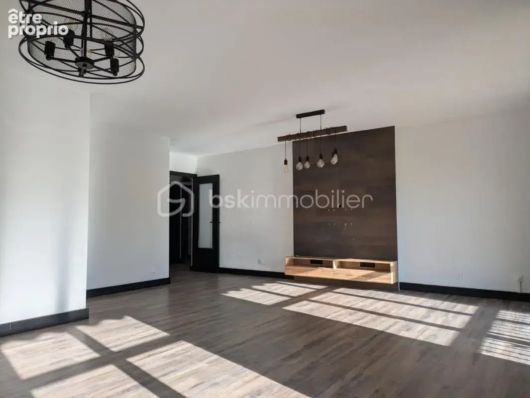 Appartement de type T4 transformé en T3 de 95 m2- Résidence sécurisée avec parc - photo 3
