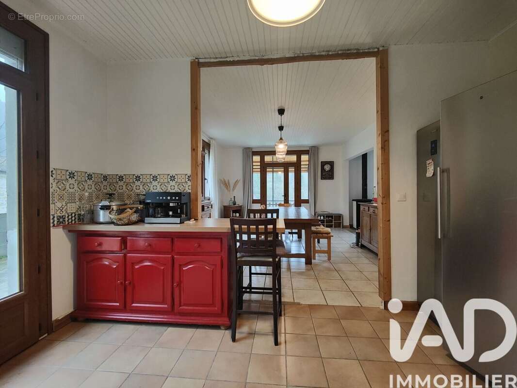 Maison 231 m² à Saint-Julien-Boutieres  - photo 7