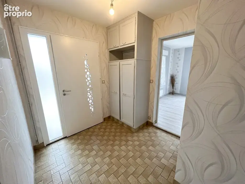 Plain pied individuel situé proche des accès autoroutier, développant 95m2 environ !! - photo 2