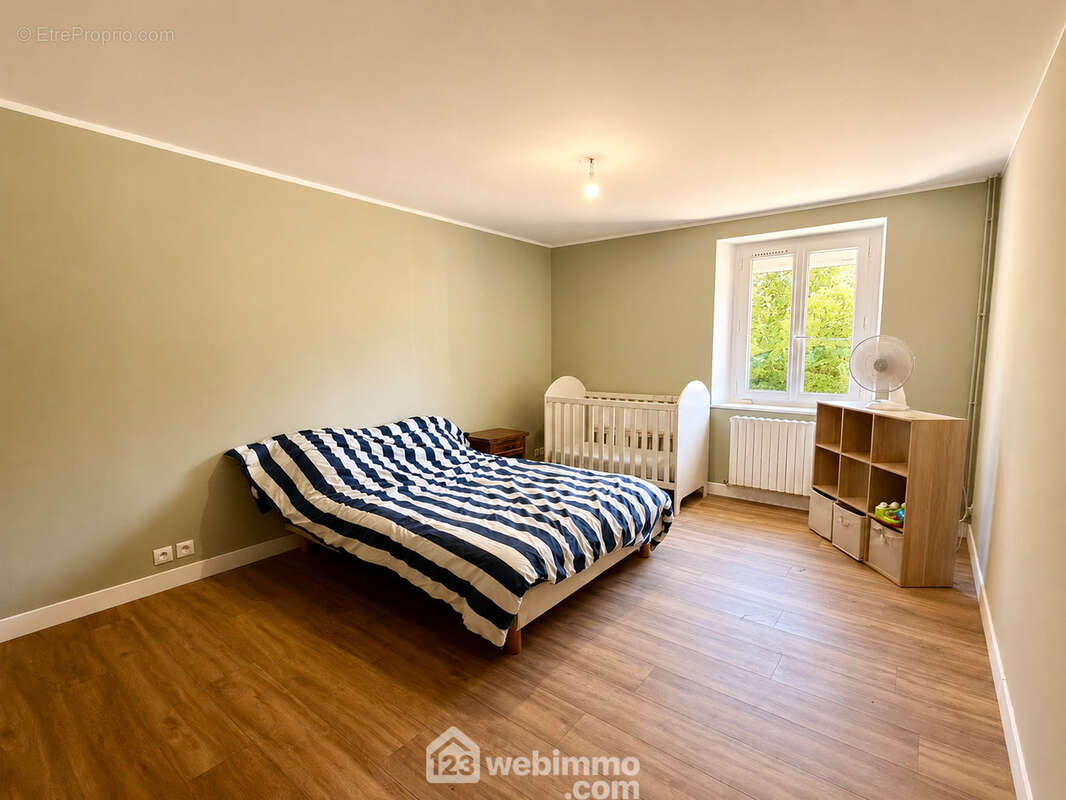 Maison 98 m² à Longue-Jumelles  - photo 5
