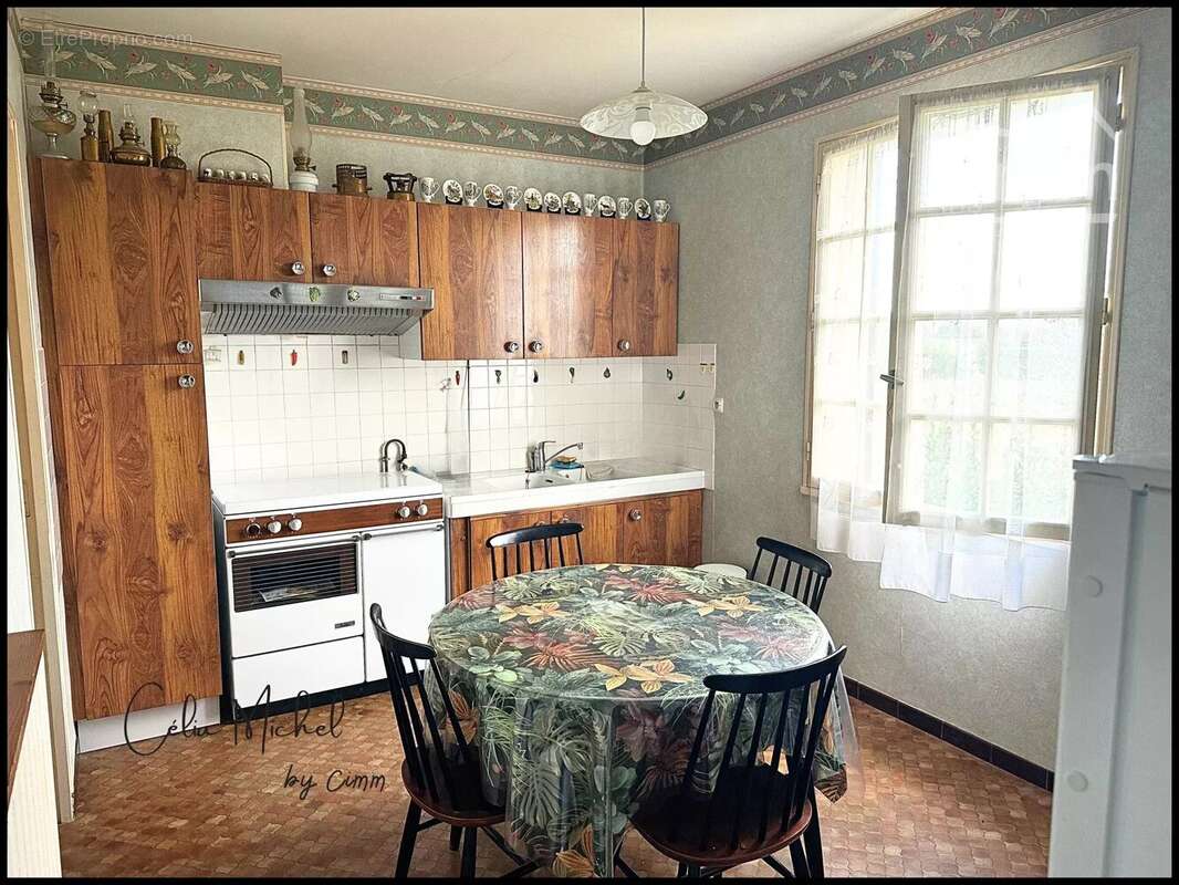 Maison à PRIGNAC-ET-MARCAMPS