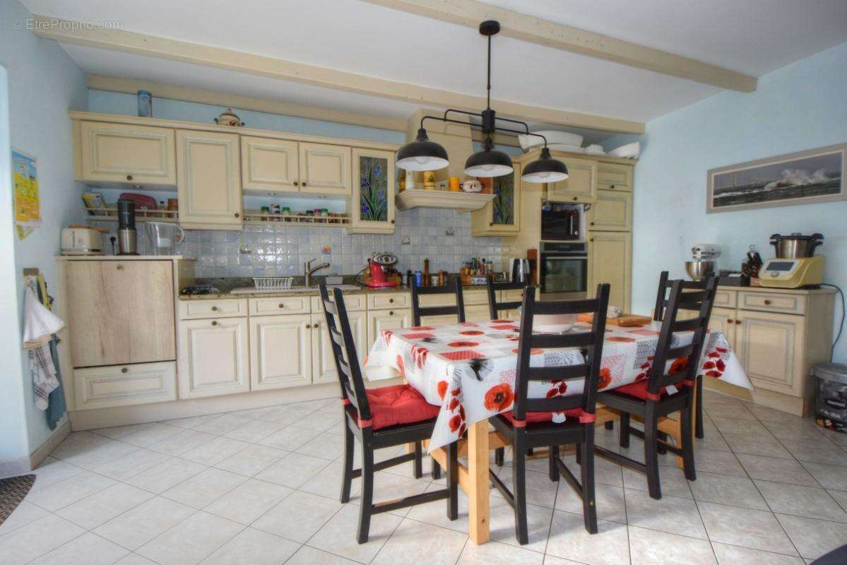 Maison à LA ROCHE-DERRIEN