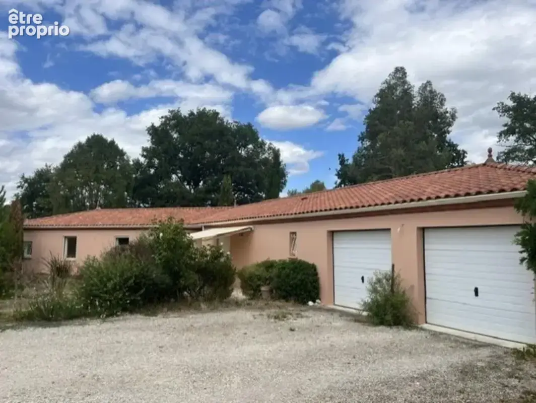 Proche de EXIDEUIL sur Vienne et Chabanais en Charente, maison 164 m², 5 chambres, double garage, terrain 2575 m² - photo 2