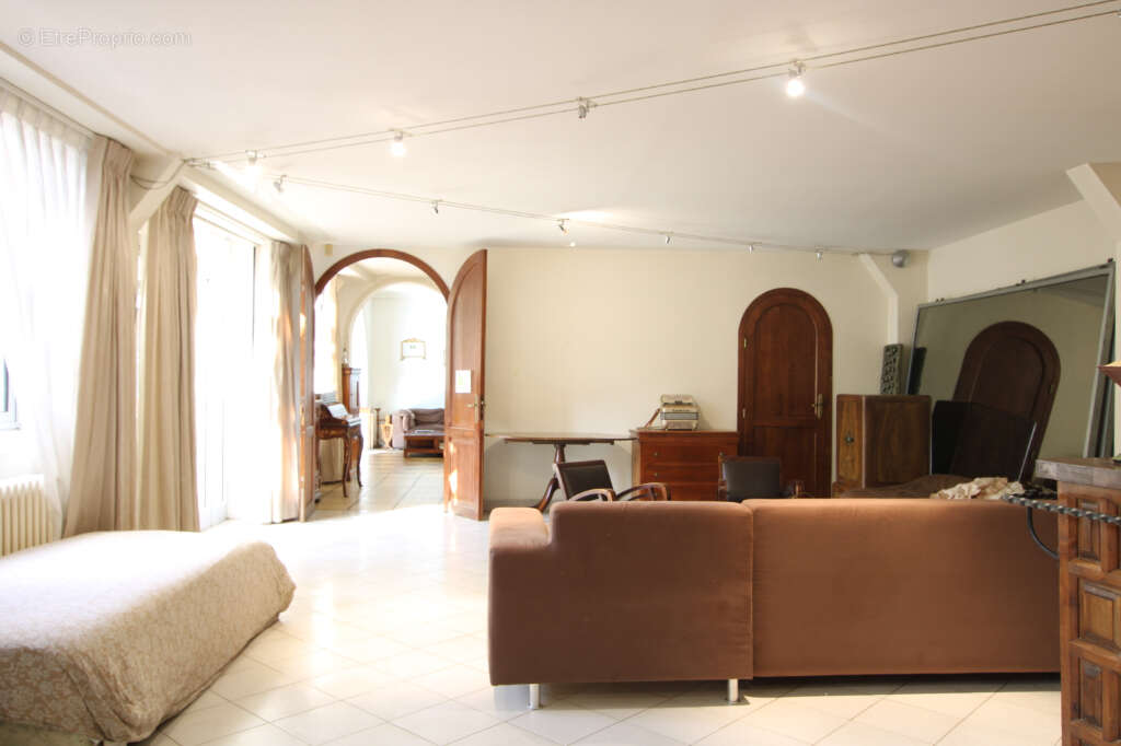 Rare enssemble immobilier proche rempart - photo 5