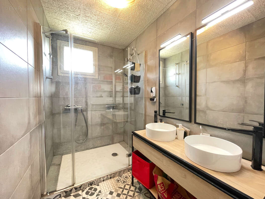 Appartement à PIERRE-BENITE