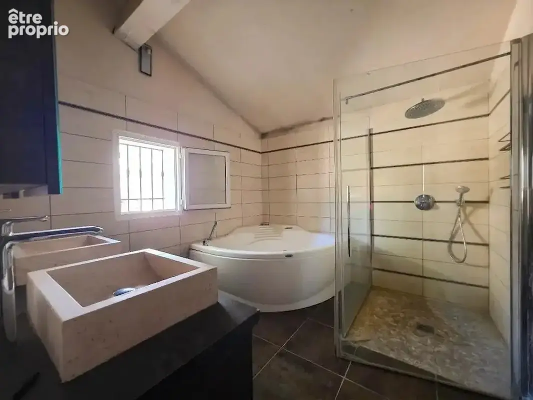 Villa plain-pied 114 m² -  3 chambres -  piscine - garage - photo 9