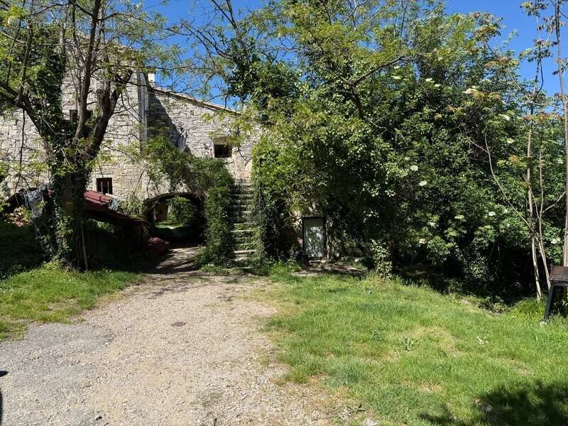 A 2 pas de saint martin de londres, maison de village de caractere a renover avec vue exceptionnelle et fort potentiel - photo 2