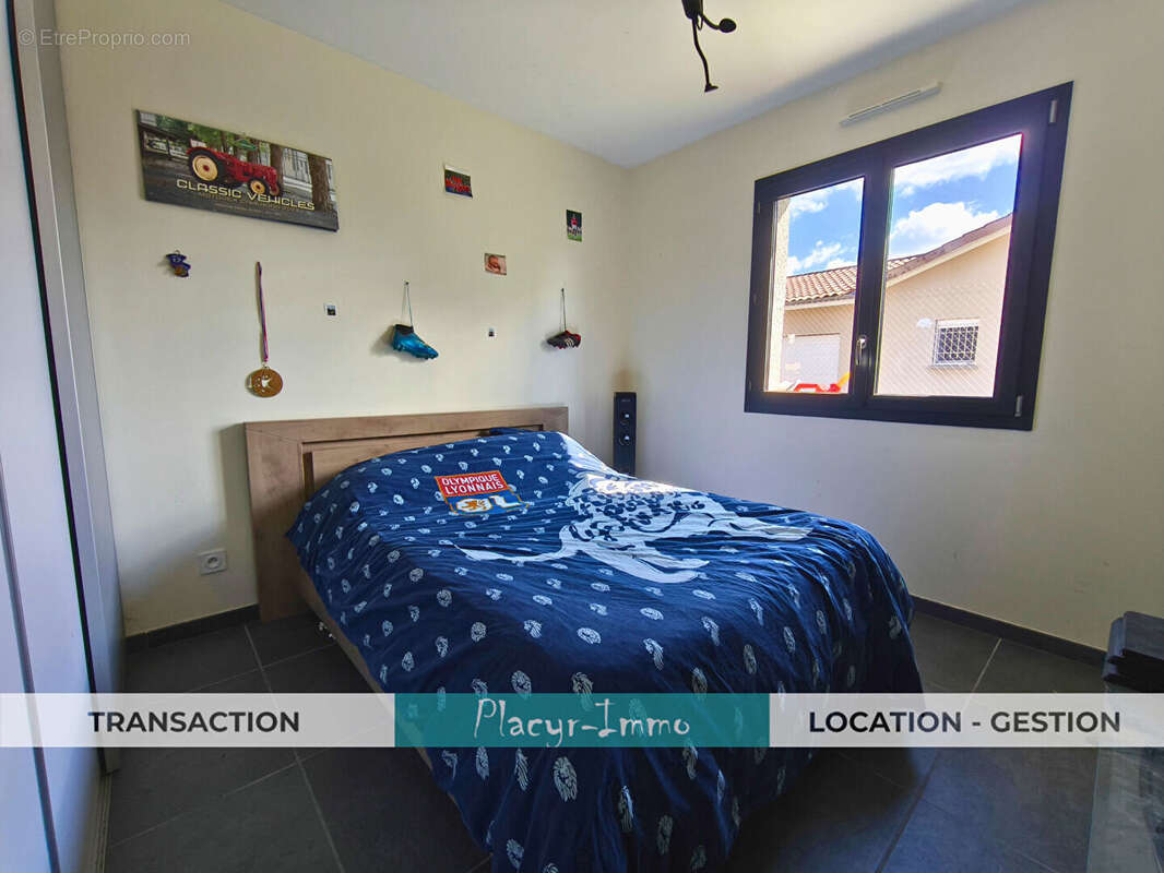 Maison à BAGE-LA-VILLE