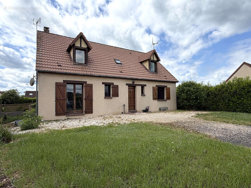 Maison à HOUDAN