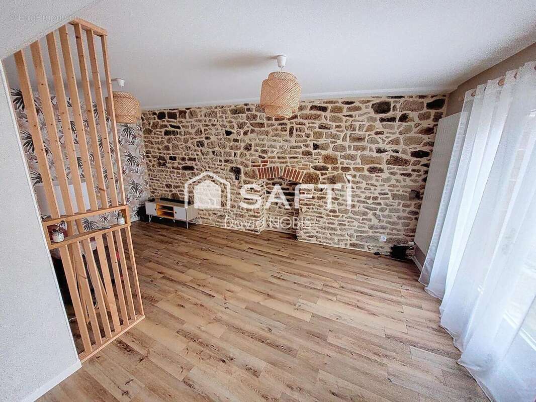 Photo 2 - Maison à SAINT-DENIS-DE-GASTINES