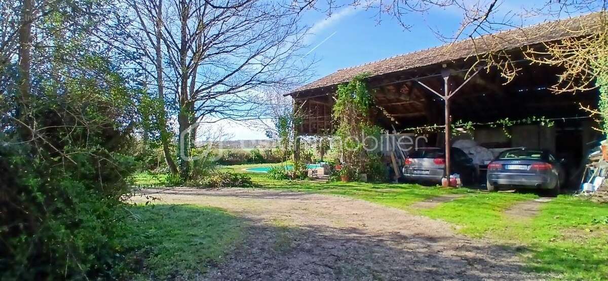 Maison à BARBEZIEUX-SAINT-HILAIRE