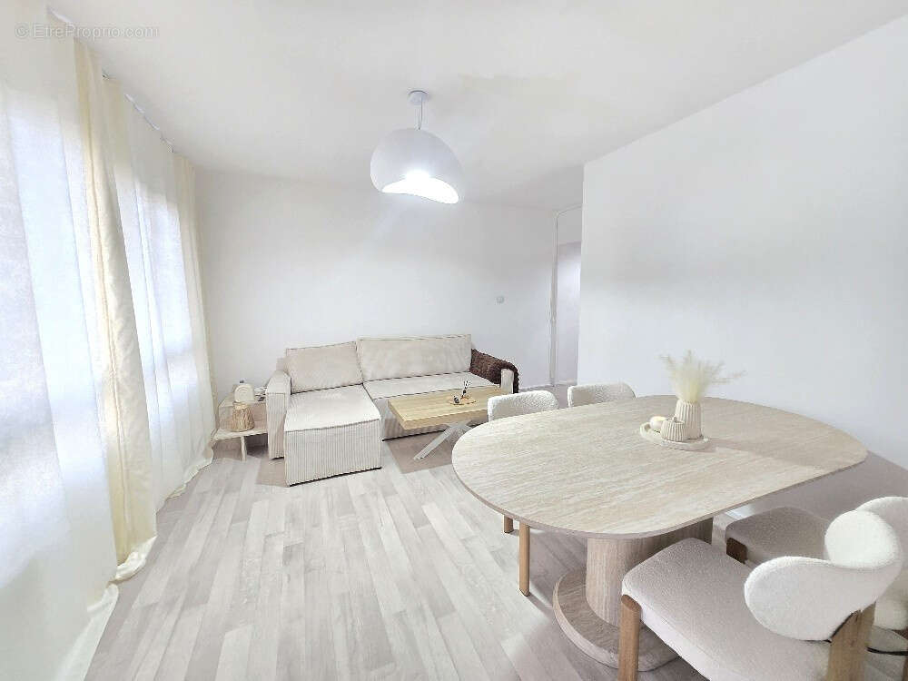 Appartement à PIERRE-BENITE