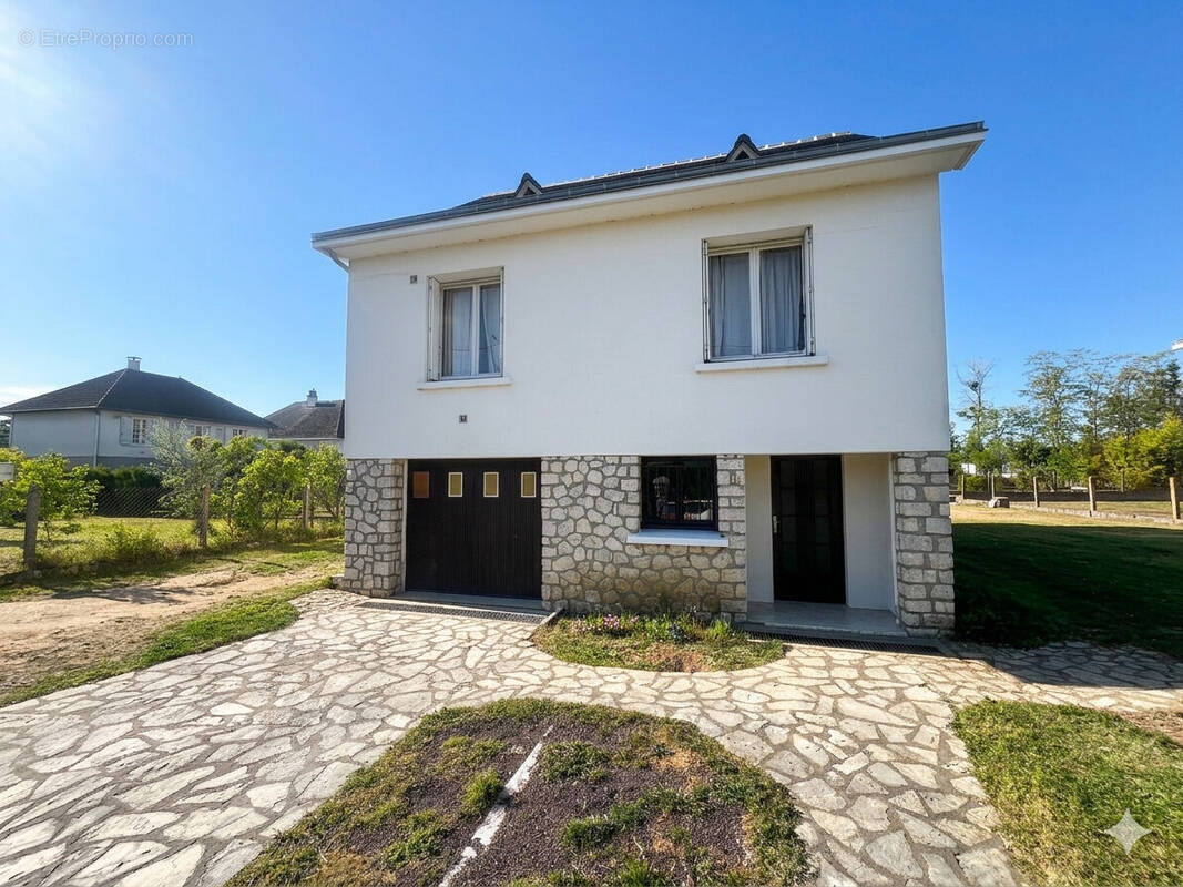 Maison à NAZELLES-NEGRON