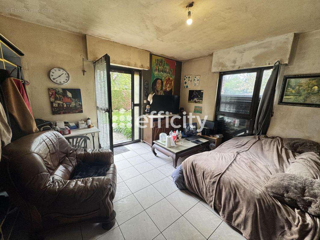 Appartement à FAMARS