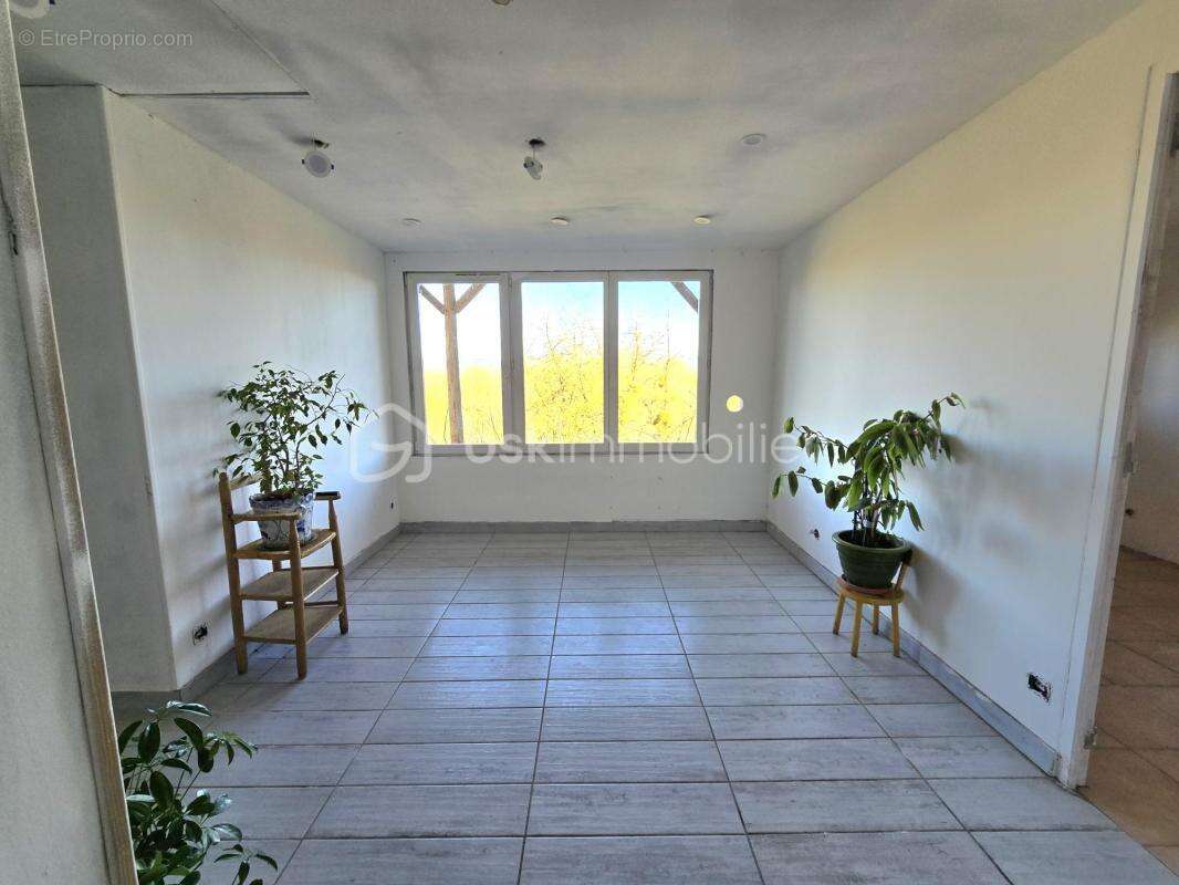 Maison avec dépendances + appartement indépendant – Vue dégagée sur la Chaîne du Livradois-Forez – Impasse – Limons (63290) - photo 13