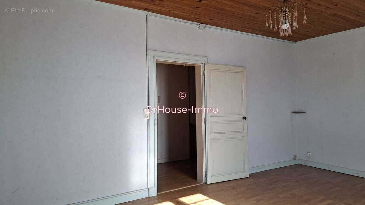 Maison 141 m² à Ruelle-Sur-Touvre  - photo 6
