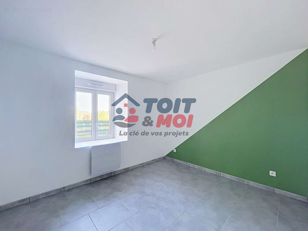 Grande maison familiale, studio indépendant et combles aménageables. - photo 8