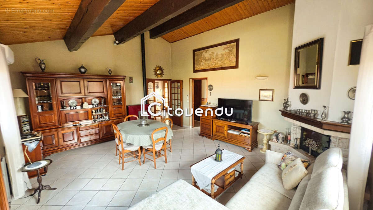 Maison à VILLELONGUE-DELS-MONTS