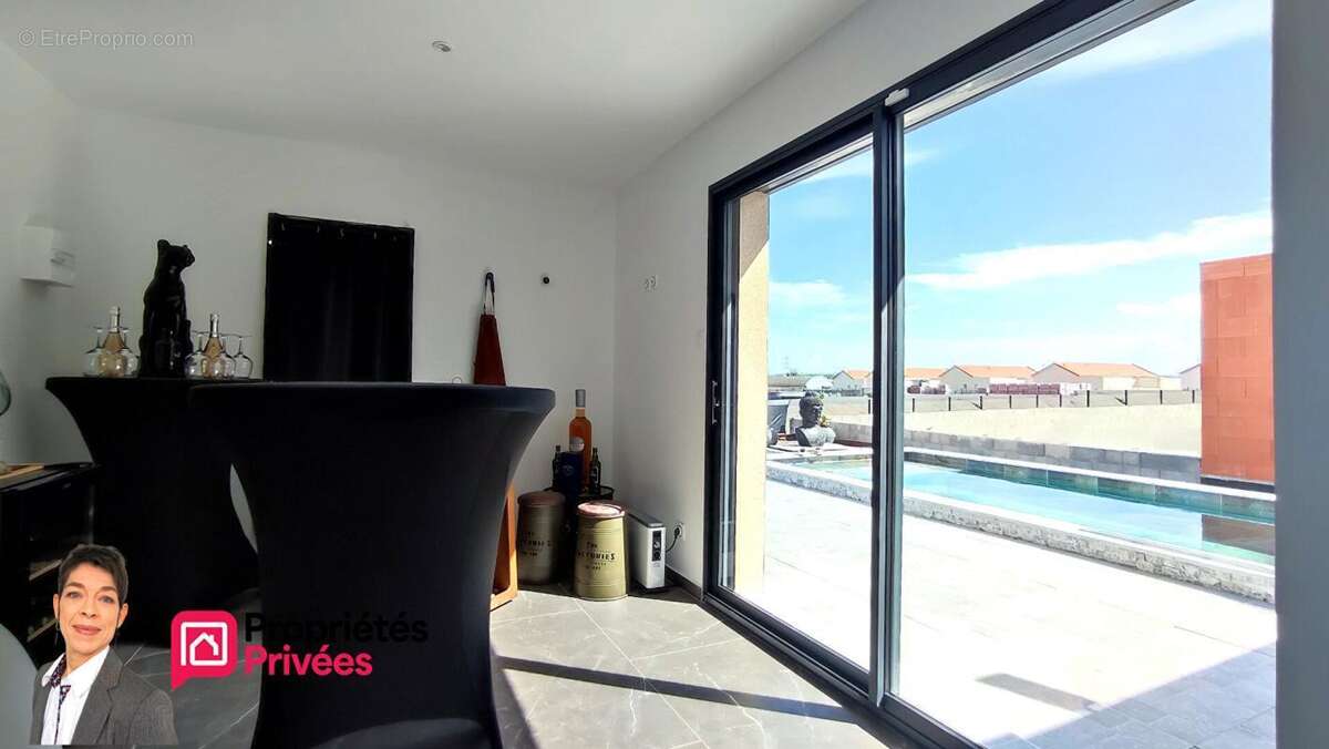 ROANNE (42300)  Villa contemporaine avec piscine, suite parentale et dépendance aménagée - photo 15