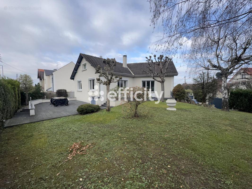 Maison à CHAMPS-SUR-MARNE