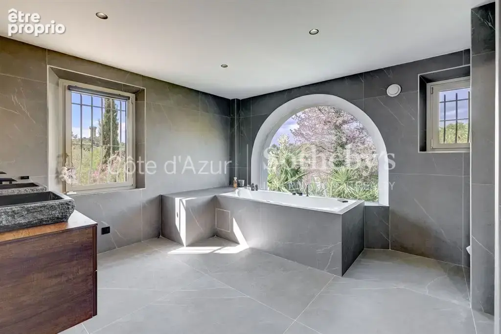 Super Cannes, villa provençale rénovée avec piscine et vue panoramique sur la Méditerranée - photo 15
