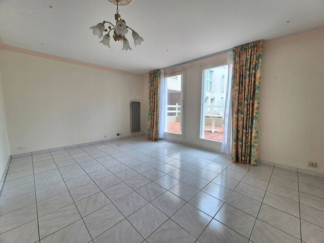 Appartement à MONTIGNY-LE-BRETONNEUX