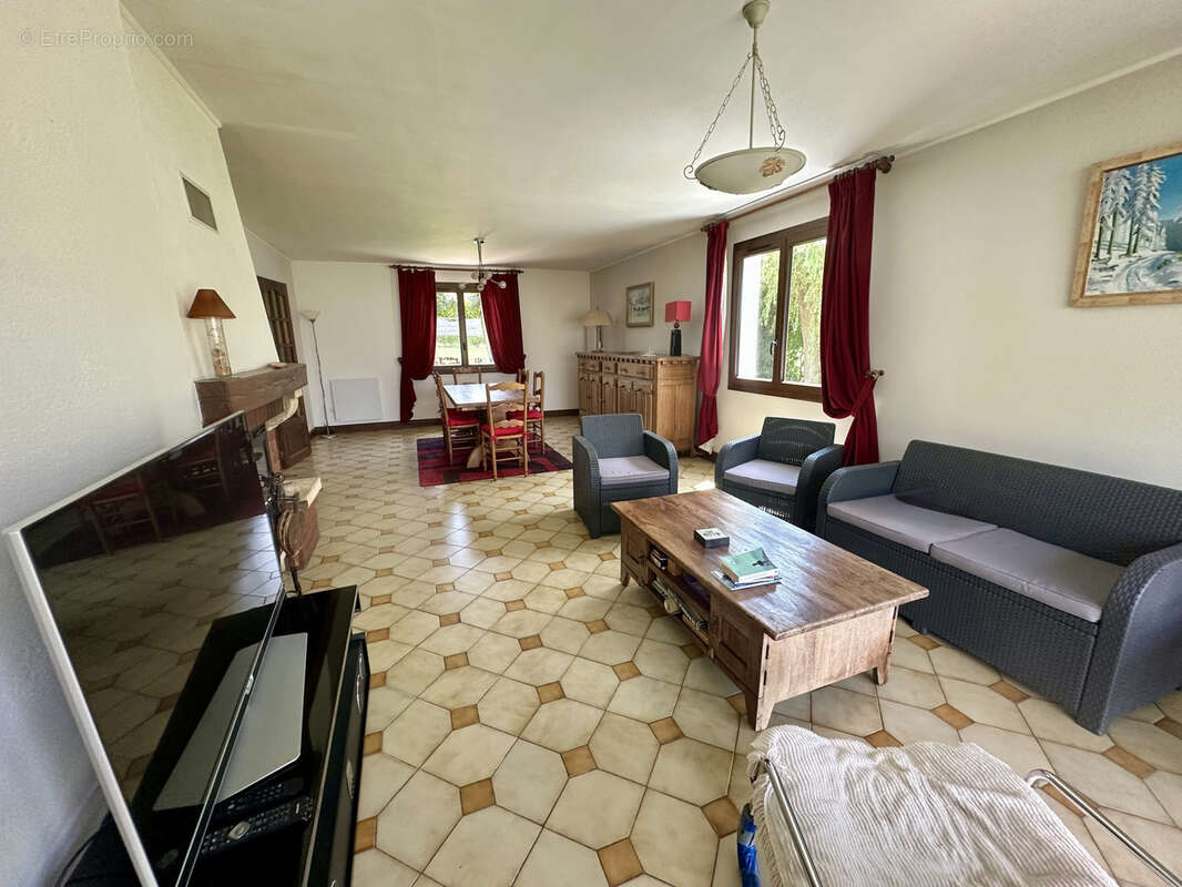 Belle maison familiale de 185 m2   Un véritable havre de paix en bord de rivière - photo 4