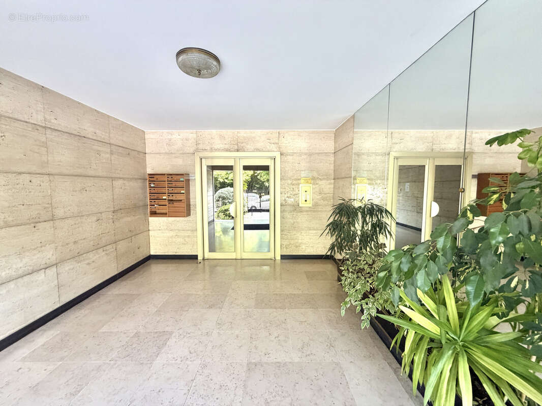 Appartement à CHARENTON-LE-PONT