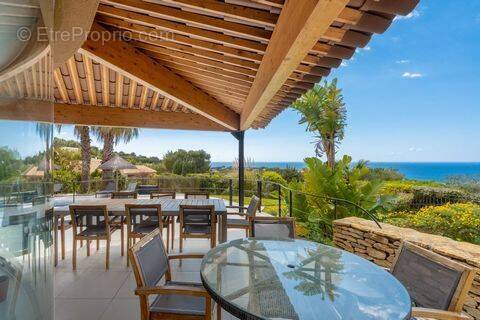 Maison à SAINT-CYR-SUR-MER