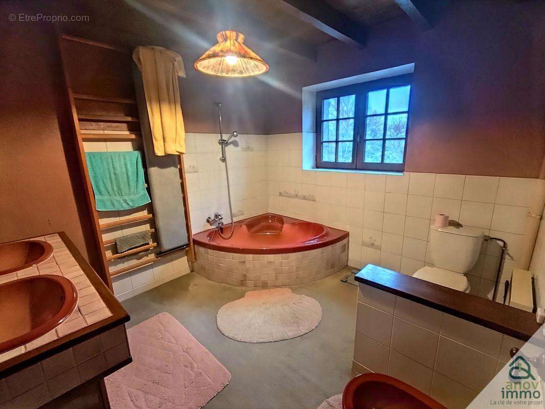 Maison à SAINT-MARTIN-DE-JUSSAC