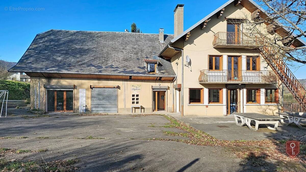 Maison à CRUSEILLES