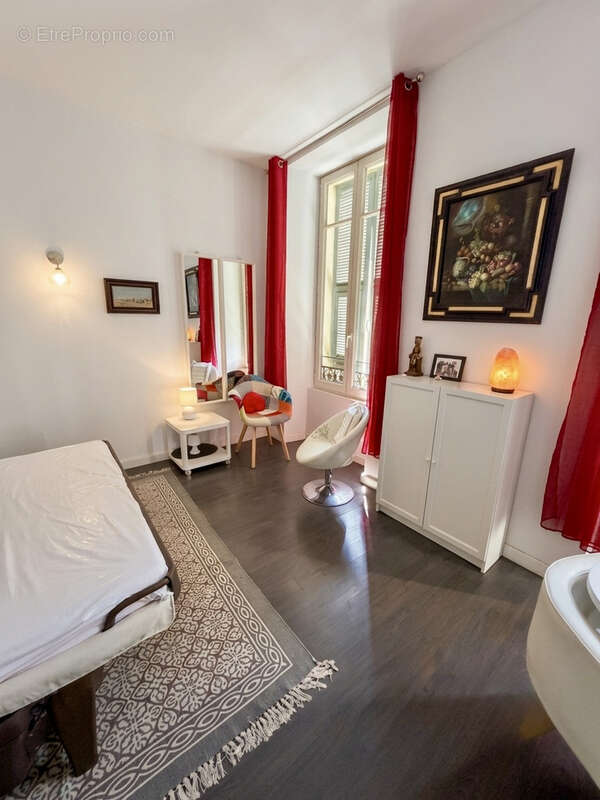NICE CENTRE   Secteur Gioffredo / Masséna  T1 avec ascenseur, climatisation et DPE C - photo 2