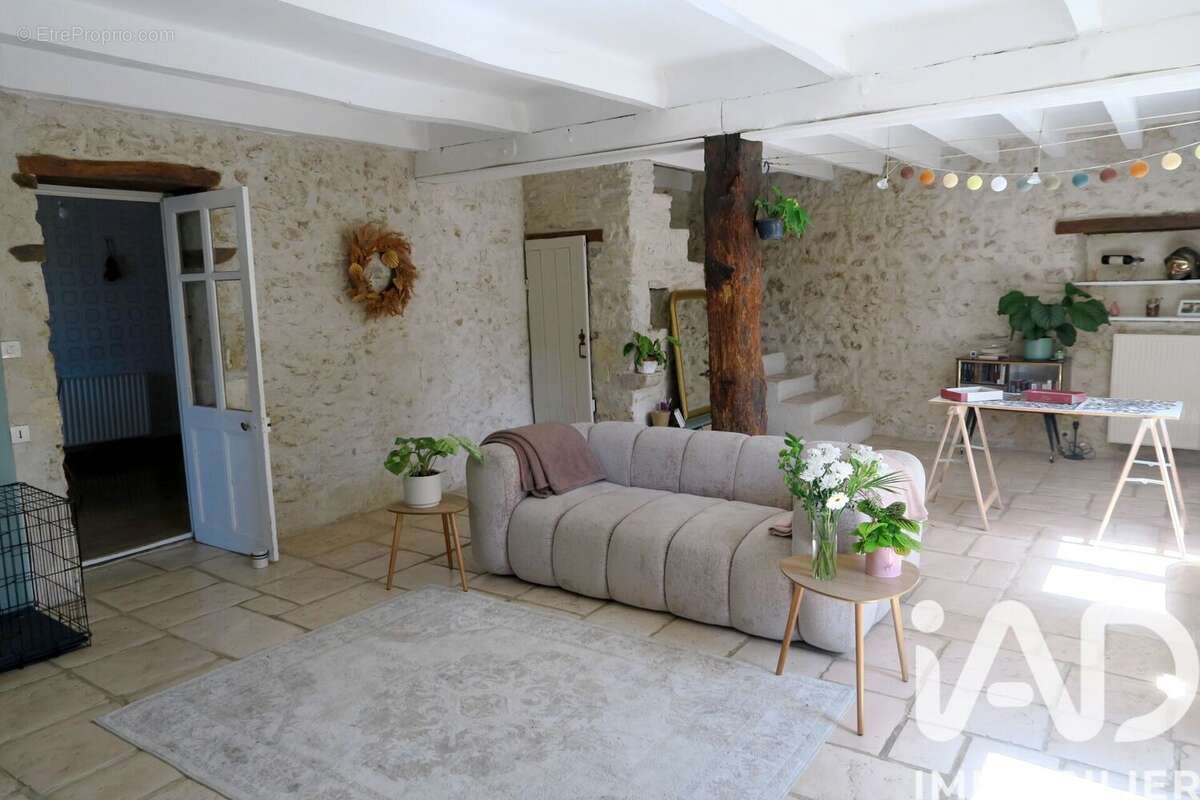 Maison 120 m² à Roches-Premarie-Andille  - photo 2
