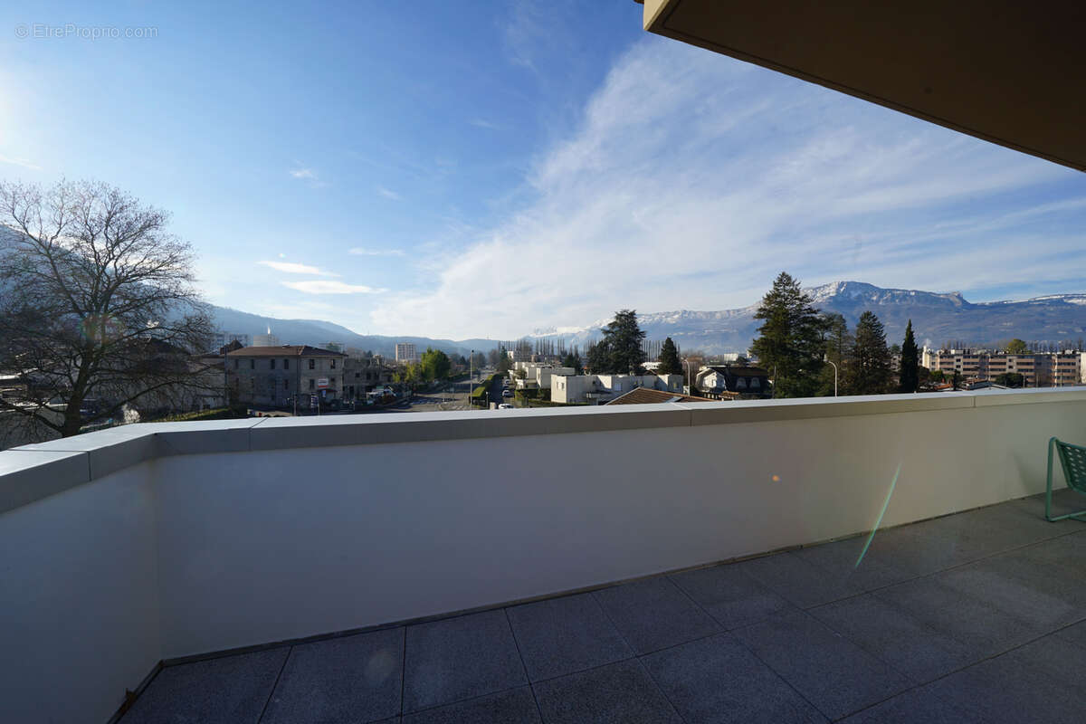 Appartement à SAINT-MARTIN-D'HERES