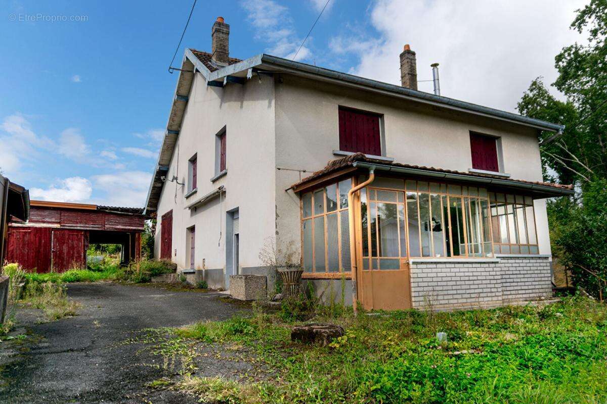 Maison à rénover avec beau potentiel sur terrain de plus de 8 ares - photo 4