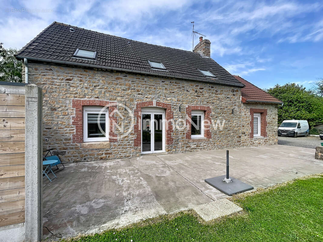 Maison à SAINT-PIERRE-LANGERS