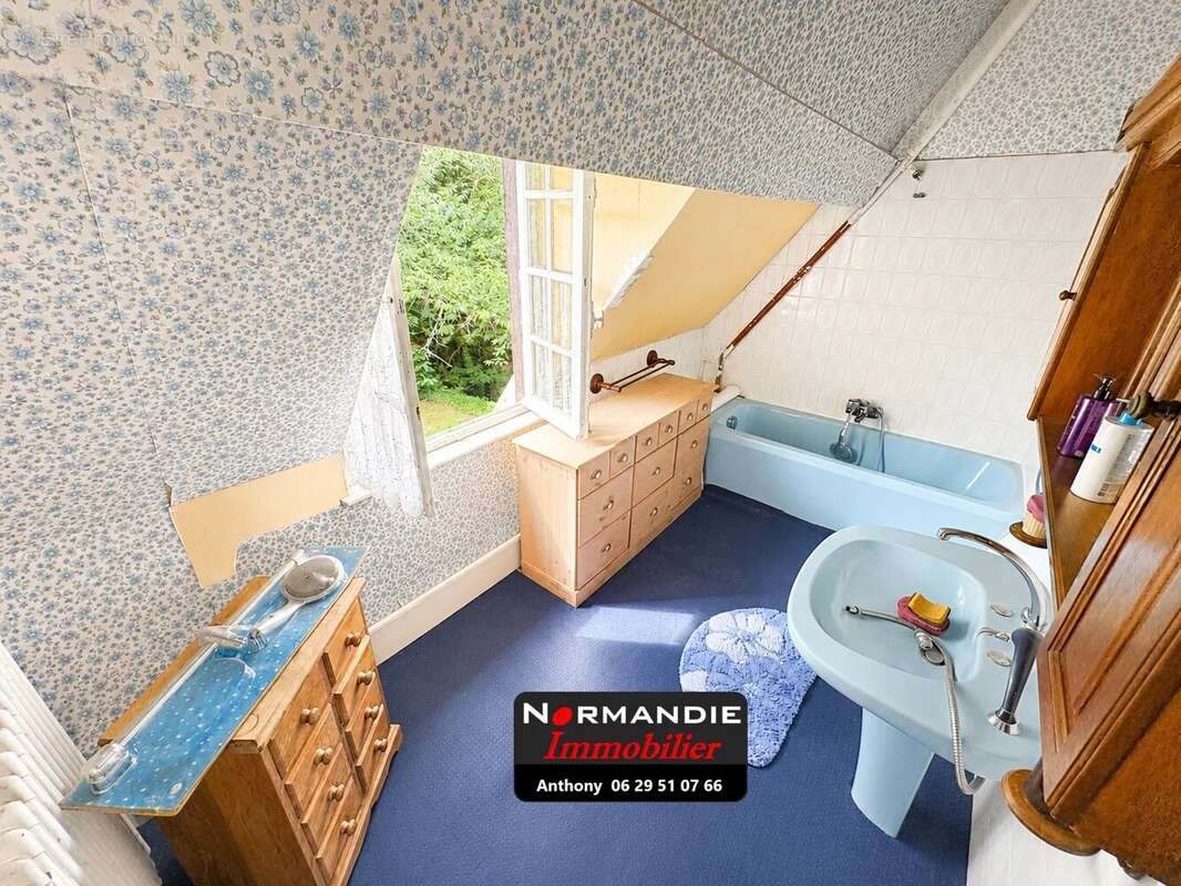 Manoir de caractère – Domaine de 2,2 hectares avec rivière et dépendances - photo 16