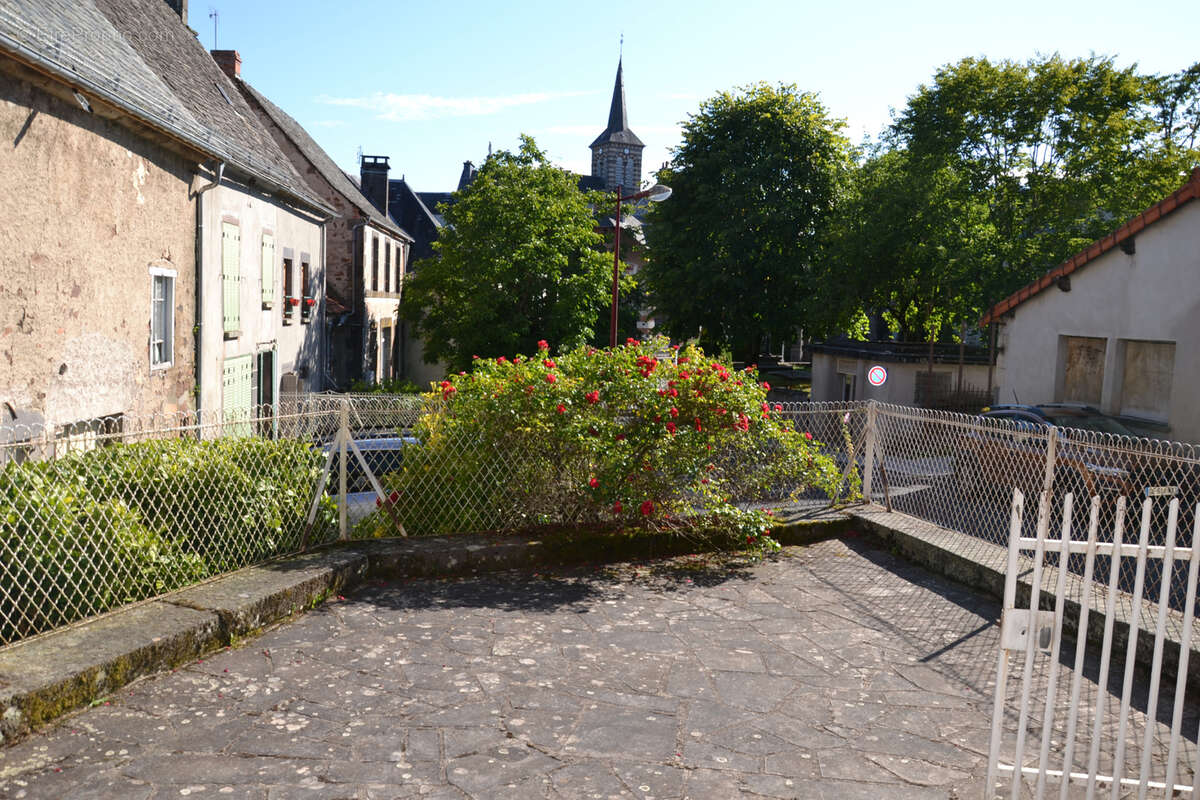 Maison à SAINT-SAUVES-D&#039;AUVERGNE