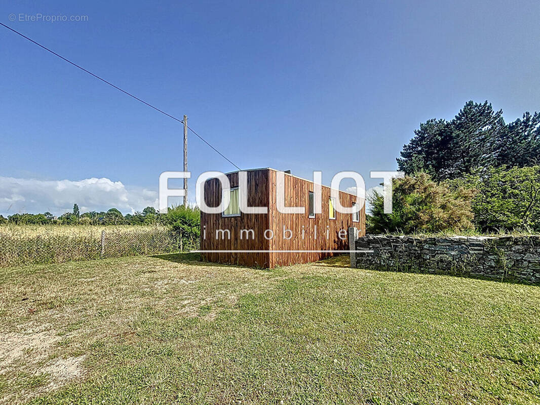 Terrain à BRICQUEVILLE-SUR-MER