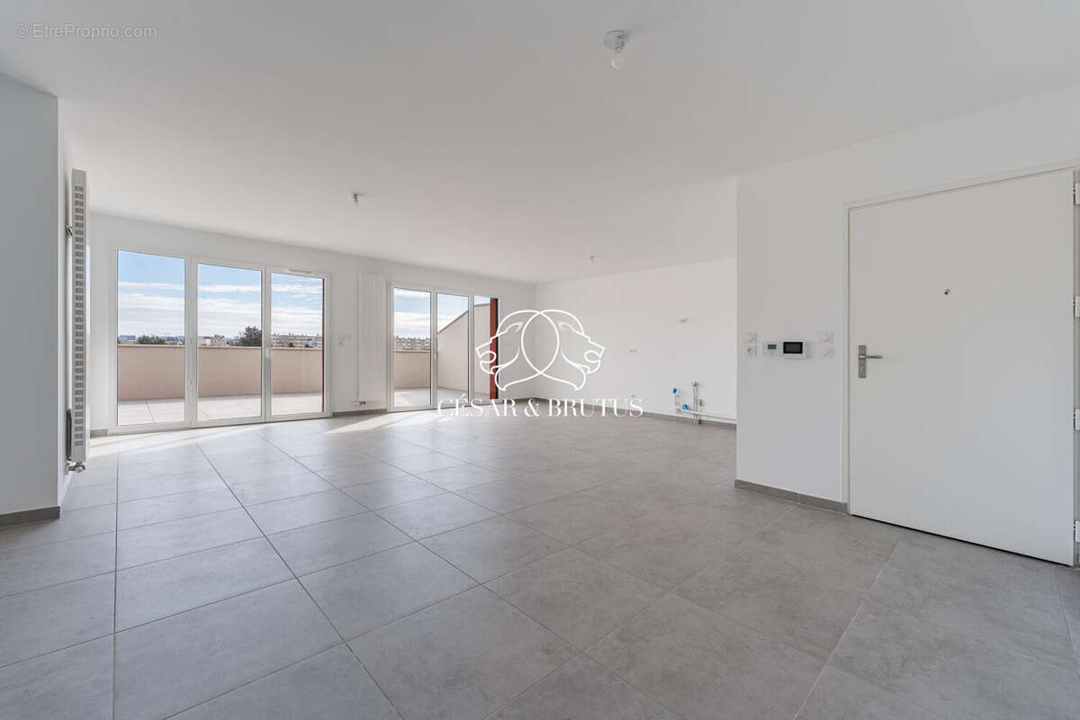 Appartement à MEYZIEU