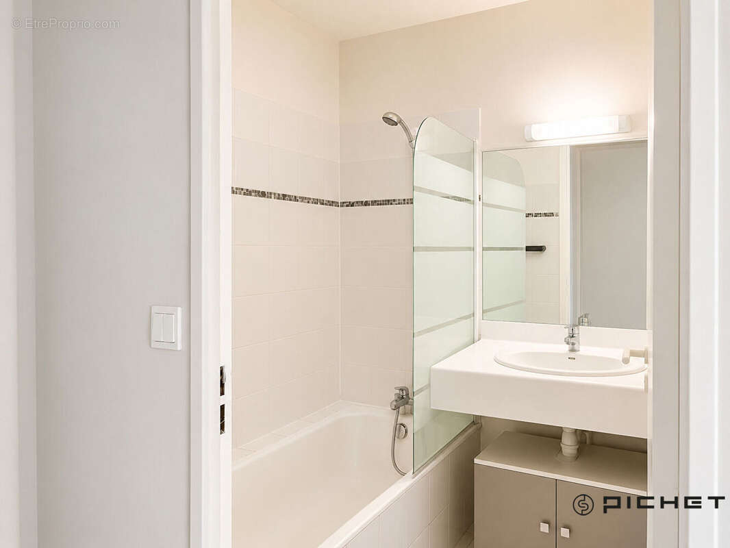 A Vendre - Appartement 2 pièces 57 m² + Place de parking Sous-sol - Vaugirard - Convention - photo 7
