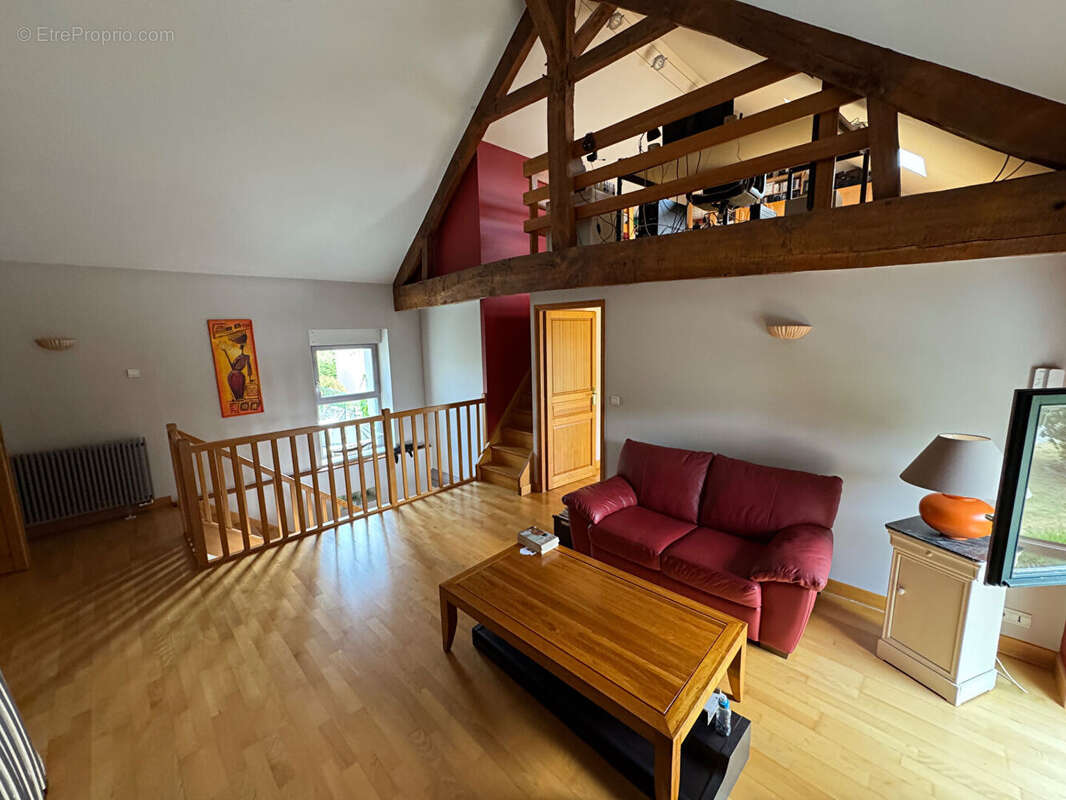 Maison ancienne du 19ème siècle en pierres  avec grande dépendance  Proche Thoiry  7 pièces 210 m2 - photo 6