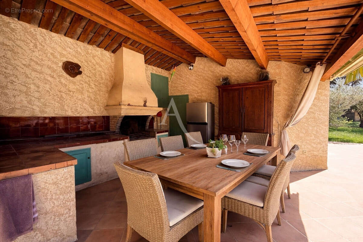 Maison à VINON-SUR-VERDON