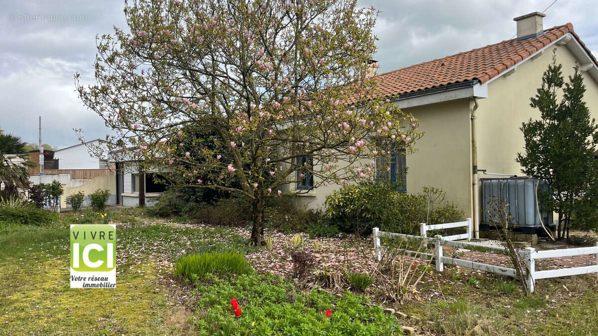 Maison à LA CHAPELLE-BASSE-MER