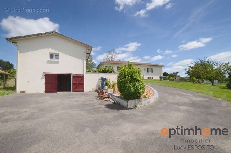  Propriété exceptionnelle avec étang privé sur plus de 1,7 hectare – Mazerolles, Charente  - photo 48