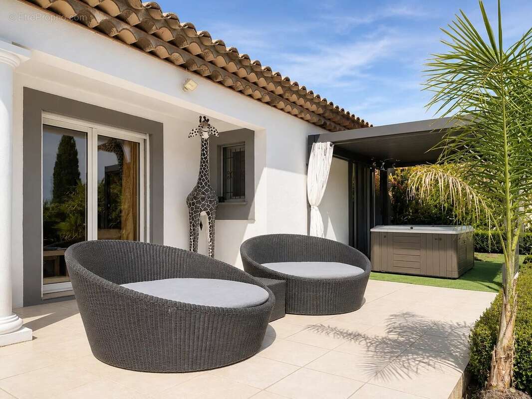 Maison à LA MOTTE