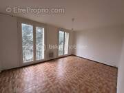 Appartement à VALREAS